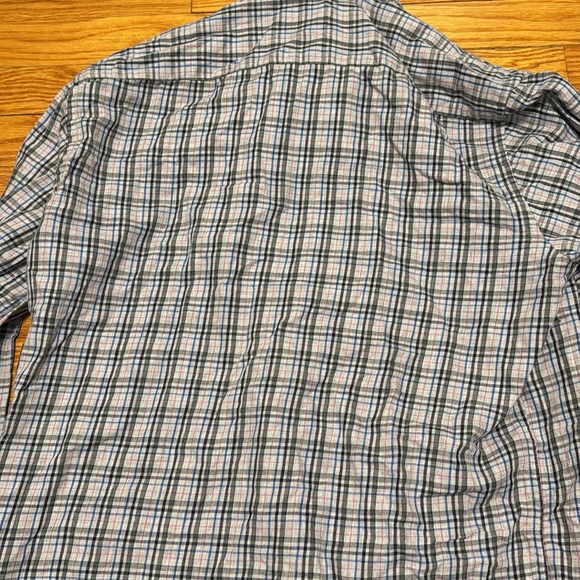 UnTuckit Button Up - Picture 5 of 5